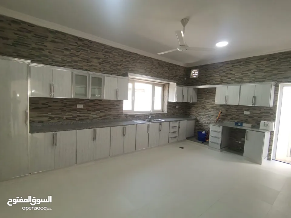 For Rent 7 Bhk +1 Villa In Mawleh Near To Mouj Street   للإيجار 7 غرف نوم + 1 فيلا في الموالح