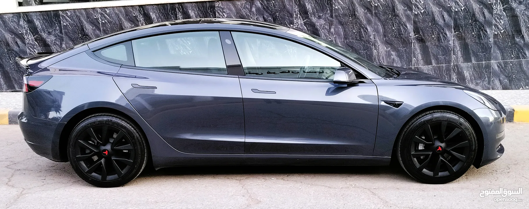 تيسلا 2023 MODEL 3 فحص كامل 4 جـيـد ممشى قليل 20 الف بحالة الوكالة لون فيراني مميز بسعر محرووق ولقطة