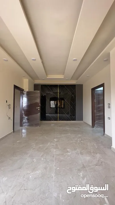 شقة طابق ارضي مدخل مستقل مع ساحة جديدة للبيع قصر العوادين