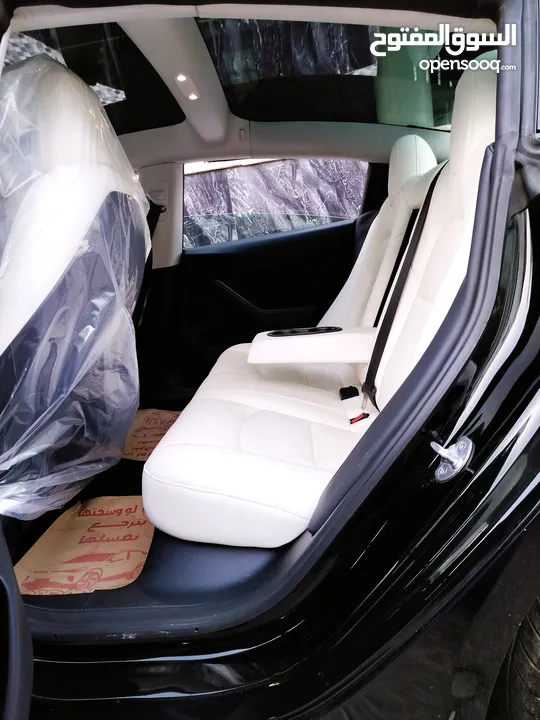 تيسلا 2023 model 3 فحص كامل اوتوسكور لون اسود ملوكي داخلي ابيض بحالة الوكالة للبيع بسعر لقطة ومحرووق