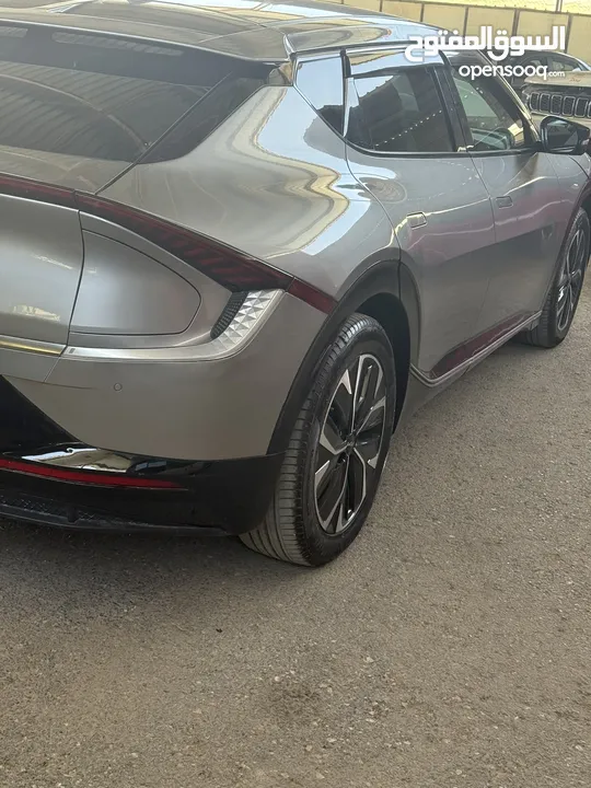 Ev6 فحص كامل بحاله الشركه لاينقصها شي كوشوك وكاله شاحن اصلي عداد 36 ألف بحاله الوكاله بطاريه كبيره 7