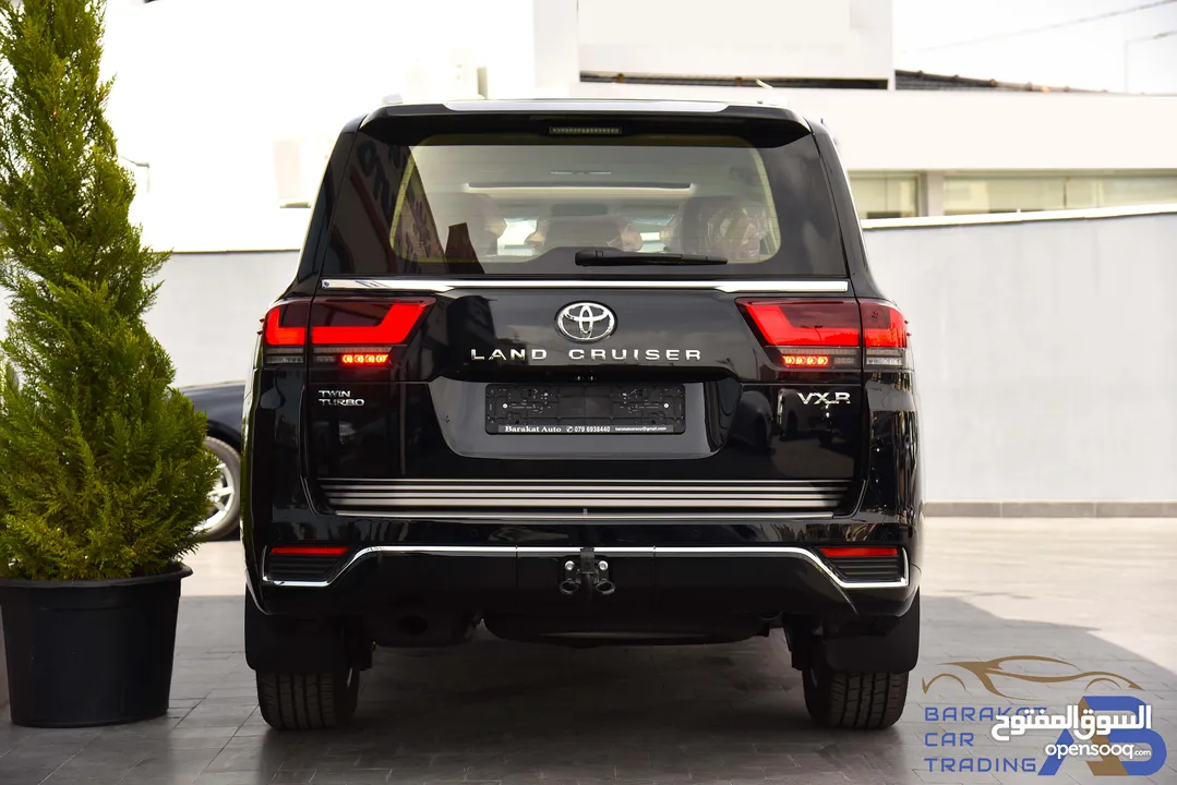 تويوتا لاند كروزر VX.R وارد وكفالة الوكالة 2023 Toyota Land Cruiser VX.R Twin Turbo V6