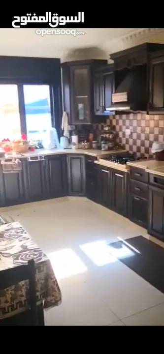 شقة بمساحة 170 متر مربع في الطيرة جهة دوار نبيل عمر سعر ع الكاش 135 الف دولار فقط