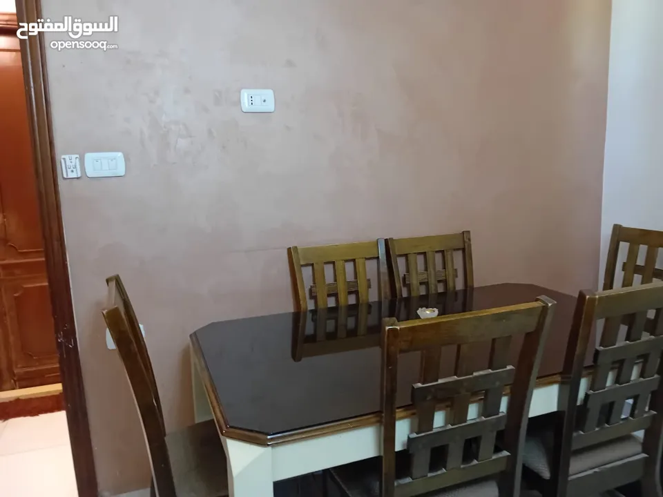 شقة اللبيع غرب إشارة البتراء 300 متر مساحة الشقة 140 متر ثاني فني