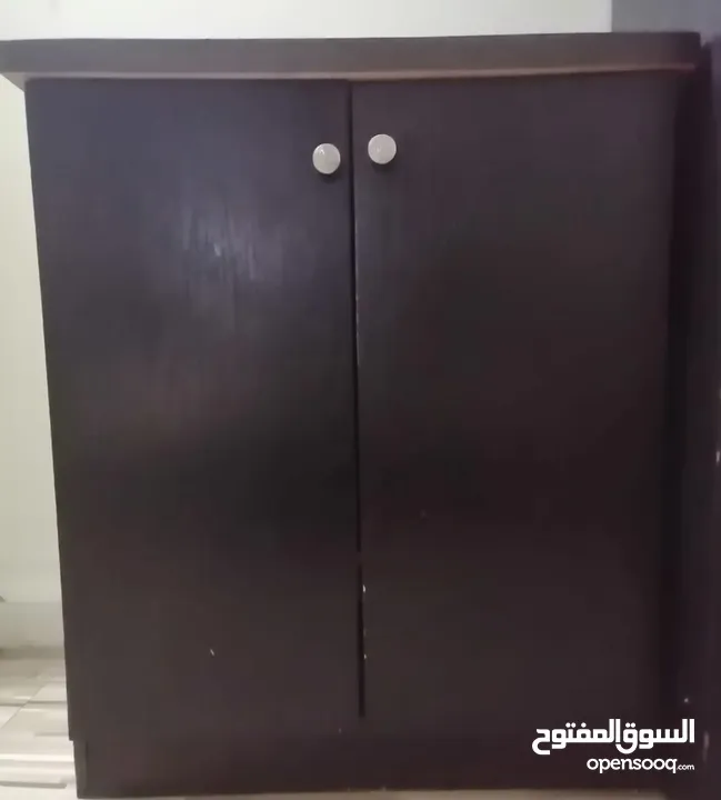غرفة نوم من خشب اللاتيه مع فرشة طبيه زمبركيه و الغرفة بحاله ممتازه