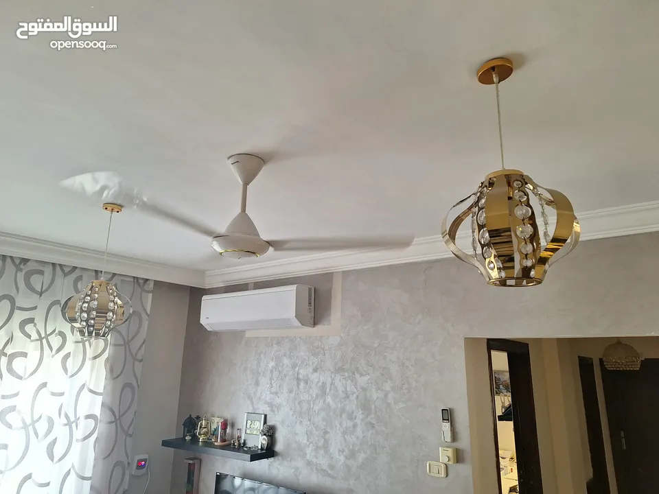 ثريا لون ذهبي مع ليد كريستال ( ستينلس ستيل) عدد 2 مستعملة بحالة ممتازة