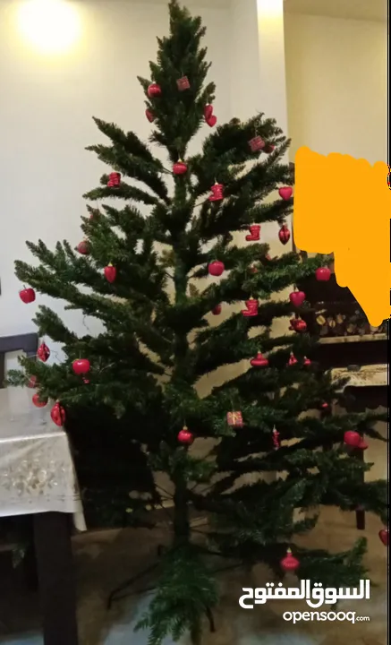 شجرة كريسماس طولها مترين مع زينة بدون إضاءة