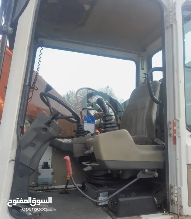 حفارة Hitachi EX135-W حالة الدار محرك Cummins عادي