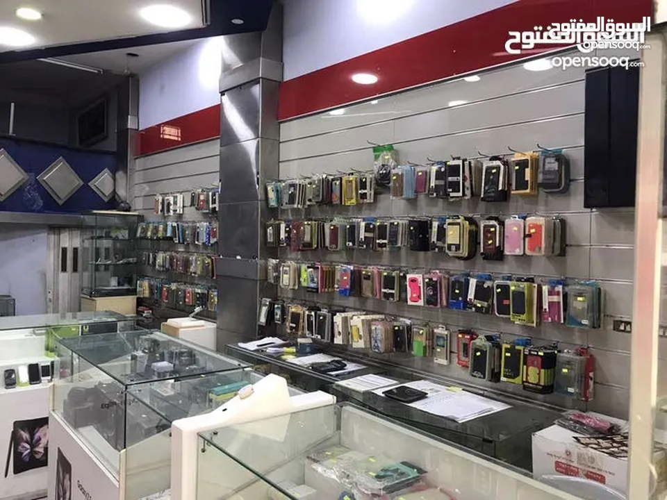 محل تجاري للبيع مجهز كامل موقع مميز ملاصق لمعرض شركة زين - شارع باب الواد - الوسط التجاري/ الزرقاء