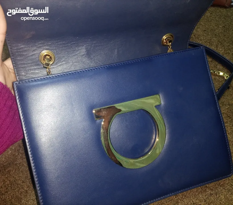 Salvatore Ferragamo bag made of soft leather, made in Italy  حقيبة سلفاتوري فيراغامو مصنوعة من الجلد