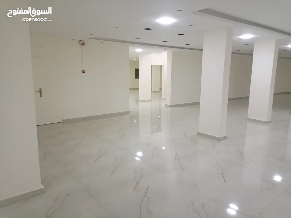 طابق كامل للأجار تجاري/ صناعات خفيفه مقابل مخابز جواد على الأتوستراد مباشره