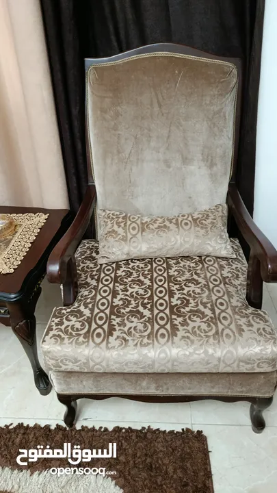 غرفه ضيوف جديده بحالة الوكاله و مميزه ...  لون رائع و خشب ثقيل  .... بسعر لقطه