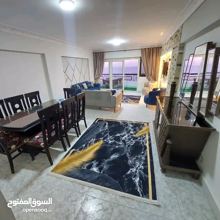 شقة مكيفة بمنطقة العوام علي البحر مباشرة في مرسي مطروح