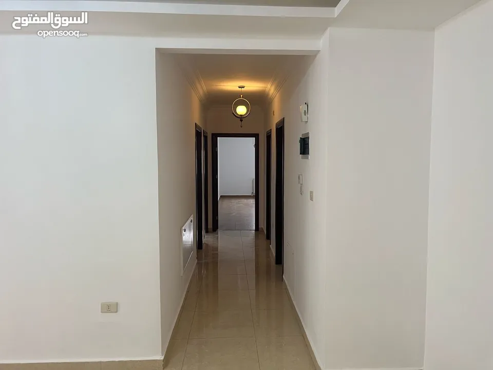 شقه طابق اول غير مفروشه للبيع في منطقة الكرسي