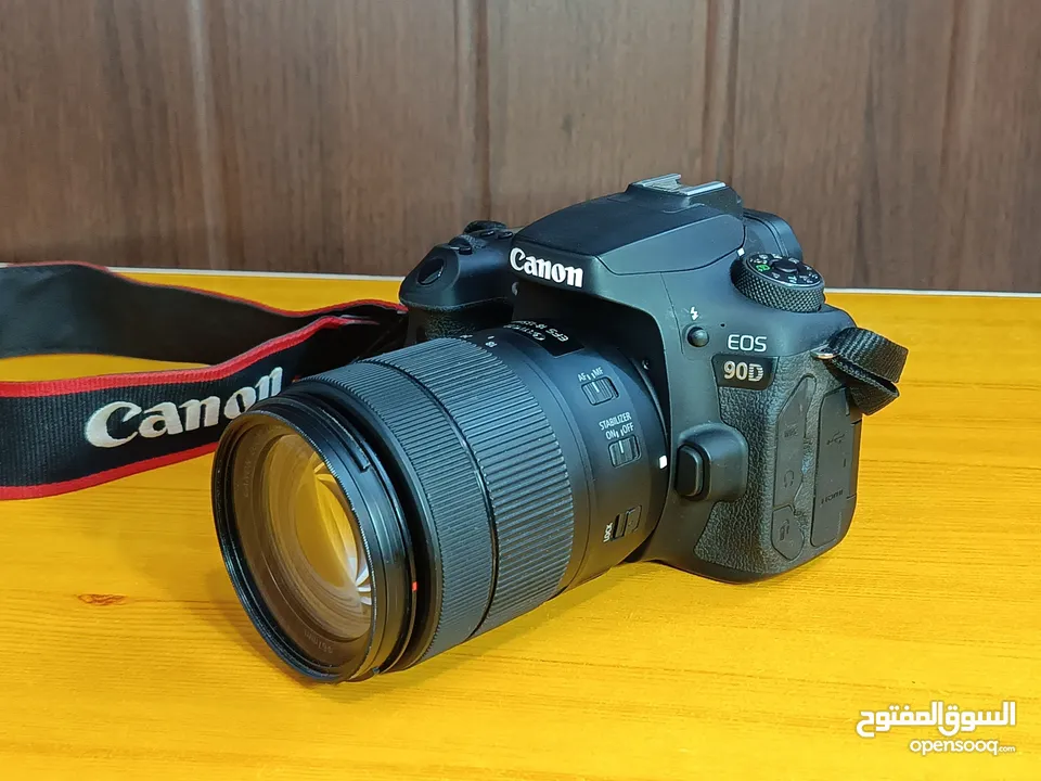 Camera Canon D90 with 18-135mm lens