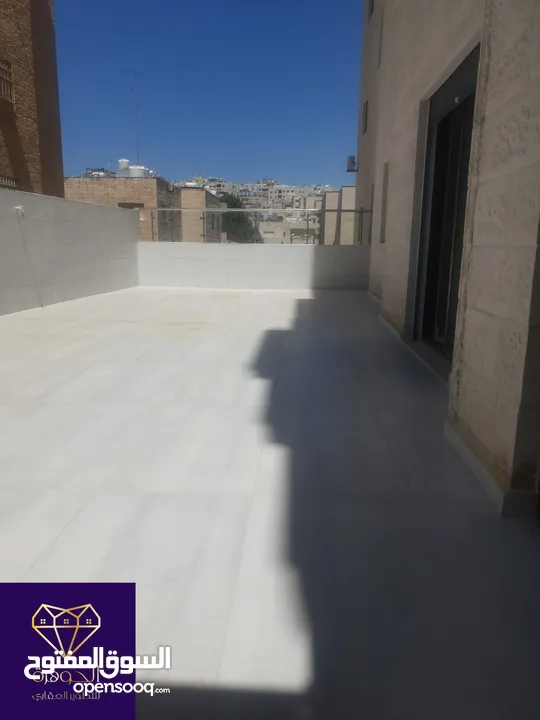 متوفر شقق طابق اول وثاني وشقة شبه أرضية لم تسكن وبسعر مغري عرض خاص في أرقى واجمل مناطق الجاردنز