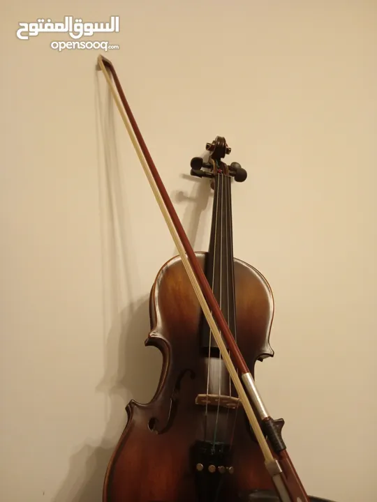 كمان ساندنر (Sandner) بحالة ممتازة مع جميع مستلزماته.