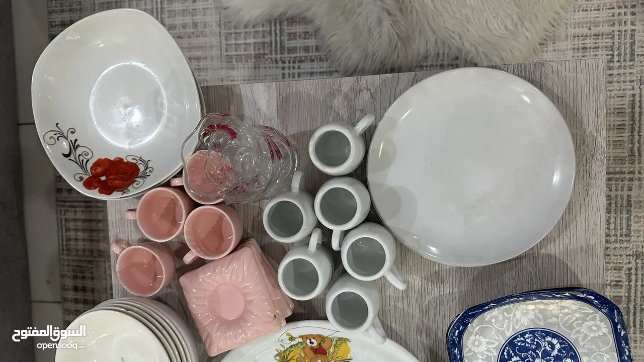 ادوات مطبخ وكاسات وصحون
