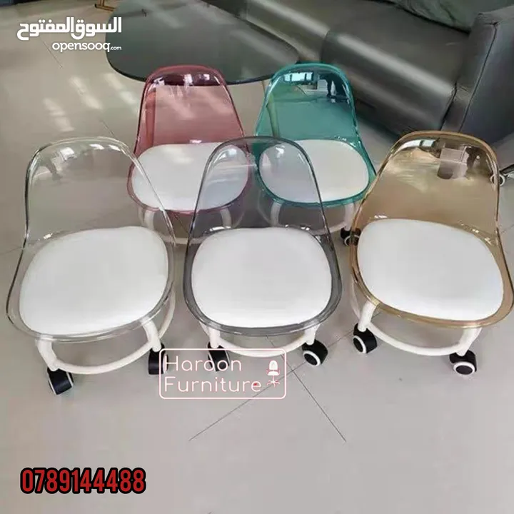 كرسي آكريليك شفاف قابل للدوران فقط 12دينار