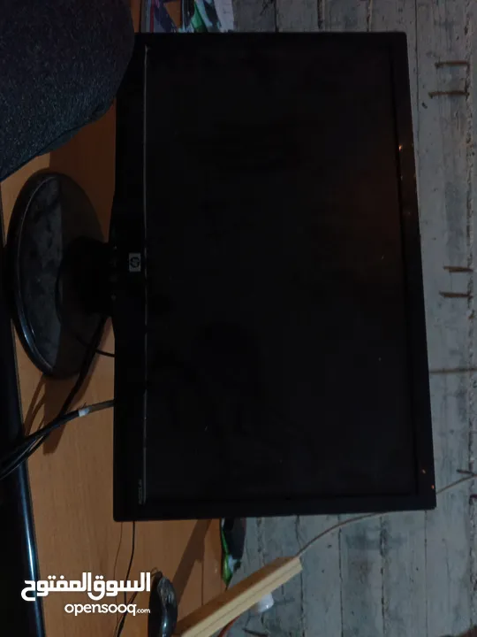 شاشه HP 2031a للبيع وسعر ممكن التفاوض عليه  بحاله ممتازه ومع كل اغراضها