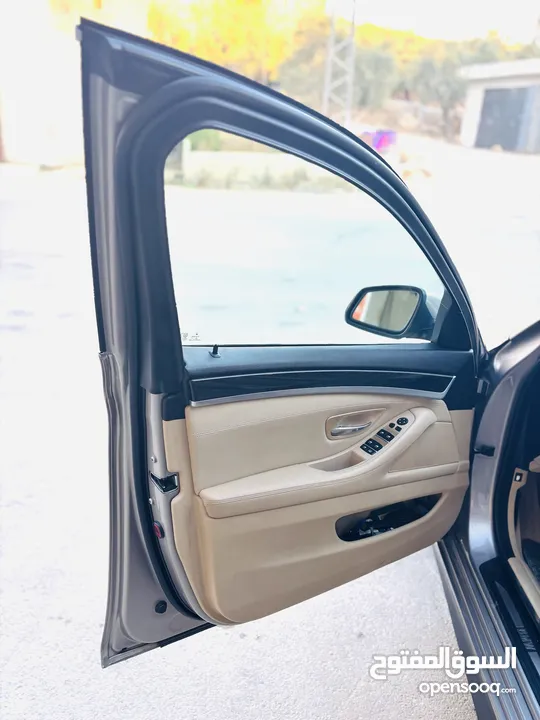 BMW520i f10 سيارة  للبيع  موديل 2014 بسبب التبديل