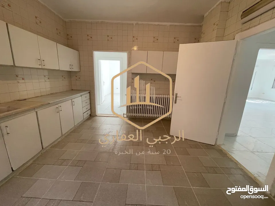 شقة / للايجار / ارضية / 3نوم / الصويفية