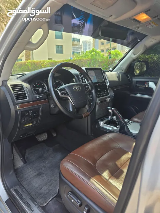 2018 لاند كروزر فل ابش 5.7 VXR - مفتاحين - فل سيرفيس - عقد صيانه مع الفطيم