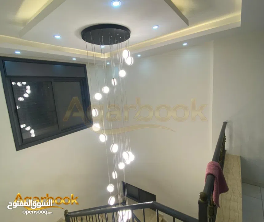 شقة طابقين مميزة للبيع في عين مصباح