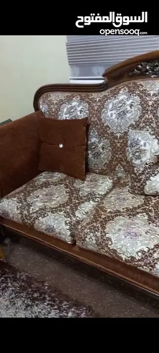 طقم كنب وطاولات خشب زان وسجادة شاجي بحالة جديد