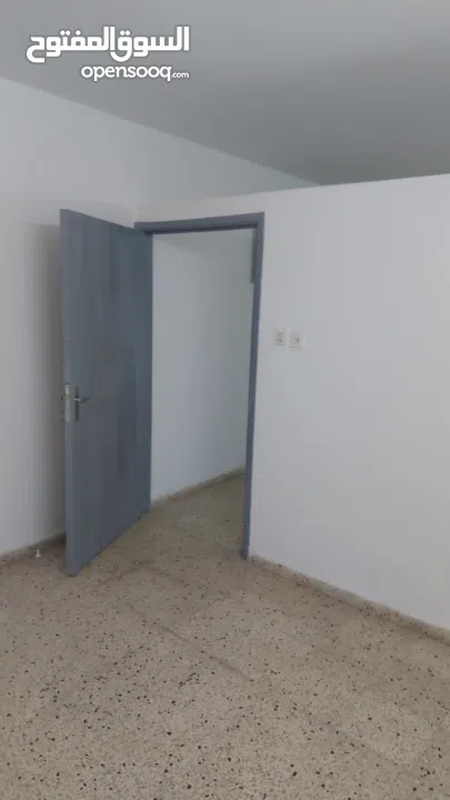 شقة للبيع طابق 3 موقعها نابلس عند دوار تونس موقع مميز وأطلالة مميزة وسعر فقط ب 39