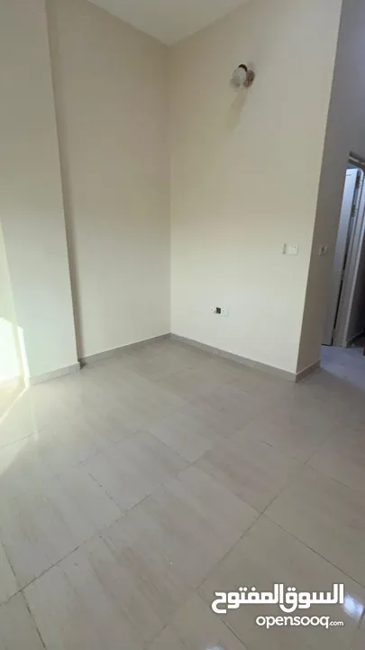 استديو للايجار الشهري ب جلفار 850 درهم