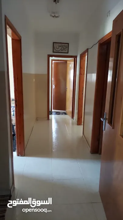 شقة للإيجار – طابق أرضي بمدخل خاص وموقف سيارة