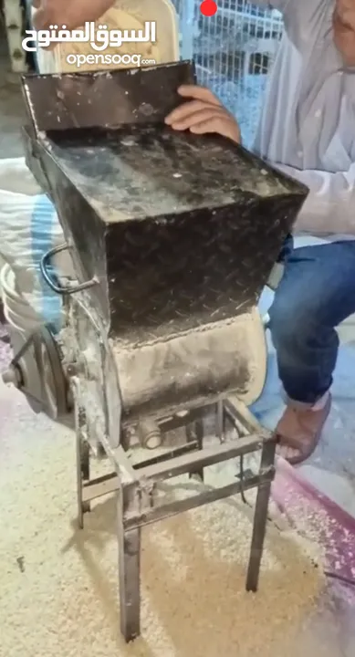 ماكنة جرش خبز تعمل على الكهرباء