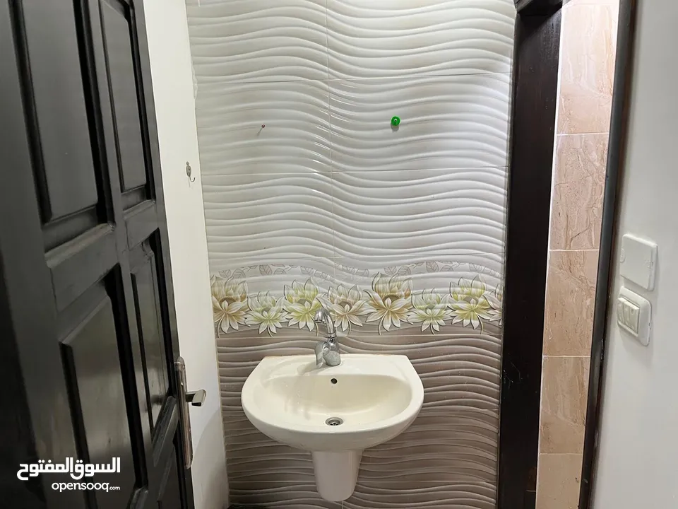 ثلاث غرف نوم غير مفروشة