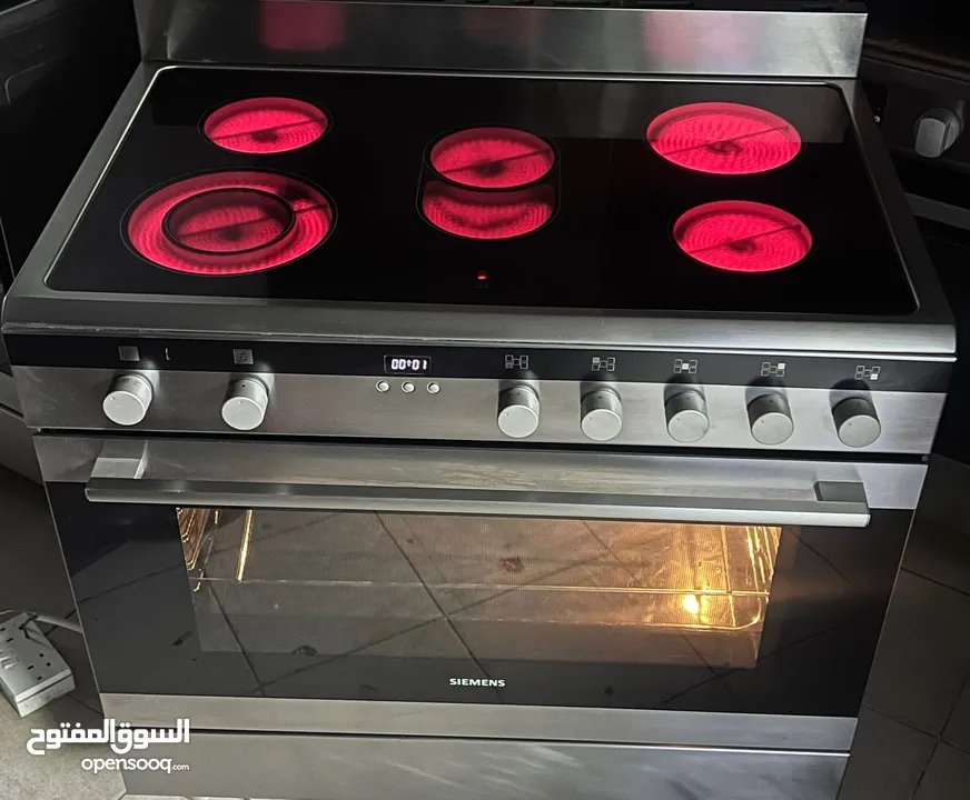 Electric and gas cooking range