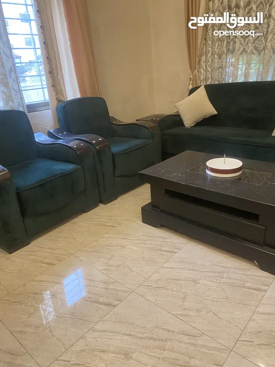طقم كنب بحالة ممتازة