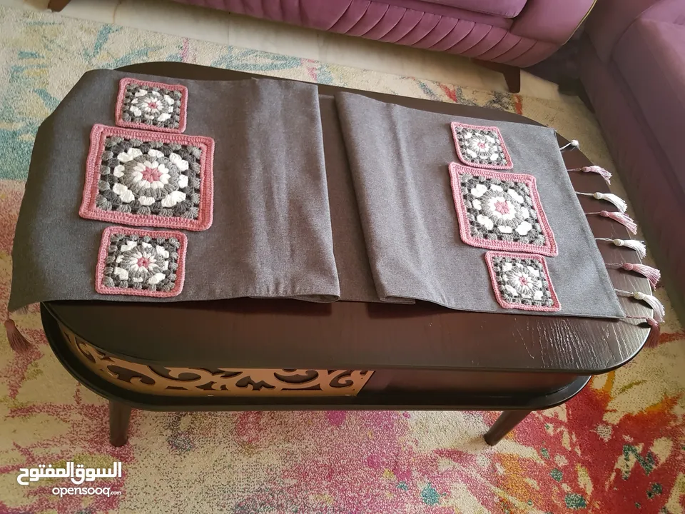 كوشنز كنب ووجه مخدات ومفارش للطاولات
