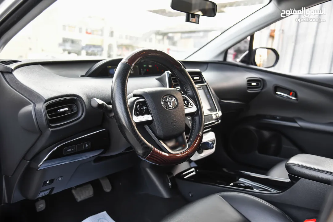تويوتا بريوس هايبرد بحالة ممتازة وبسعر مميز Toyota Prius Hybrid 2018