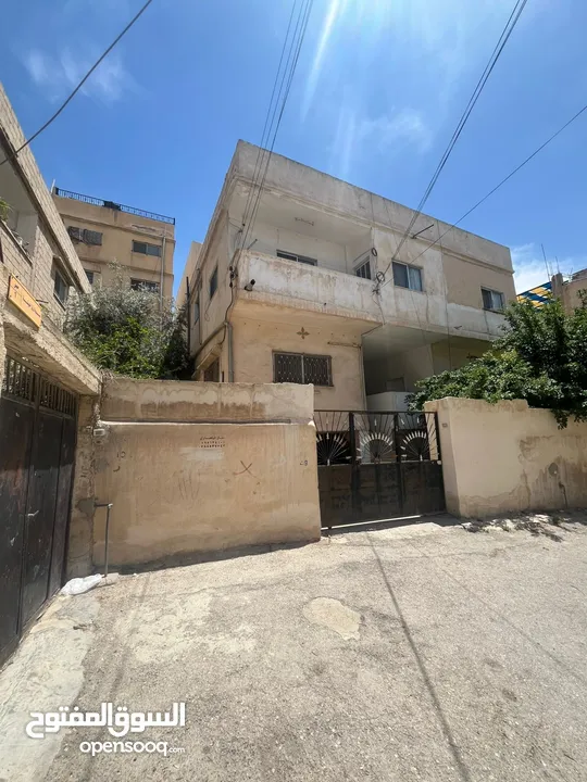عمارة للبيع بسعر مغري بجبل الشمالي خطوتين وتكون بسوق الشمالي خلف KRG عمارة بتجننن ونضيفه ممتز