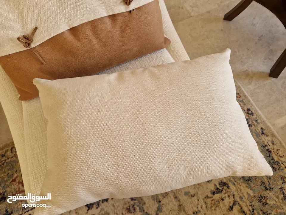 2 Cushions with filling مخدتان مع حشوة