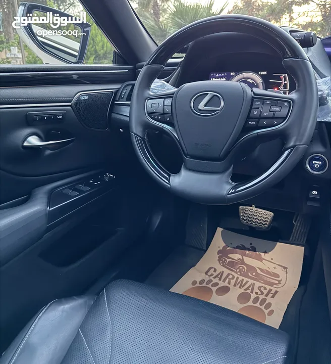 LEXUS ES300 LUXURY 2020 اعلى صنف في فئتها رقم 1 - جمرك جديد