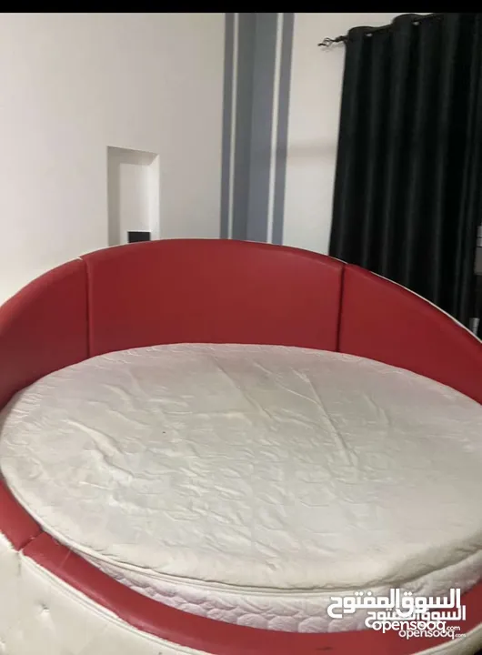 سرير نوم لشخصين  ( شكل دائري )