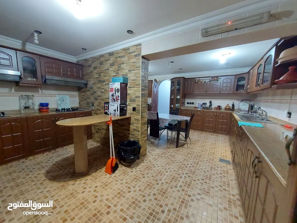 6 Bedrooms Furnished Villa for Rent in Qurum REF:820R