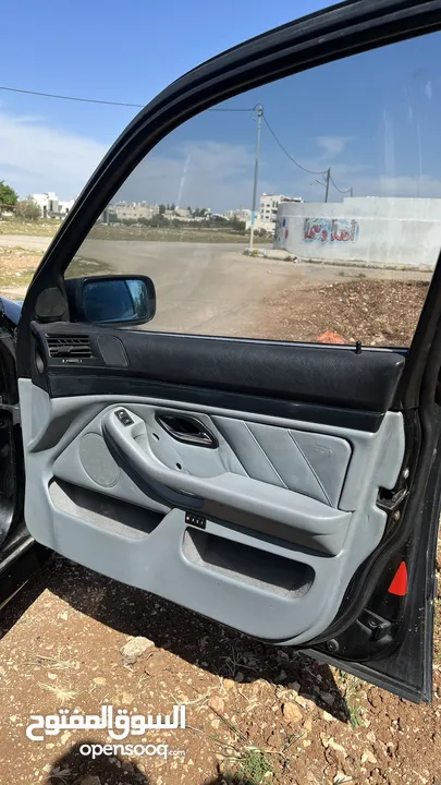 Bmw 520i e39 بي ام دبليو دب جير عادي الرجاء التواصل على رقم بالاعلان  ا2003