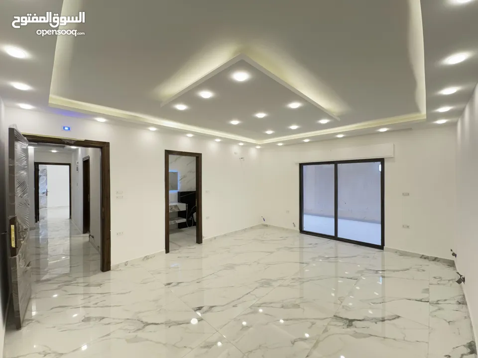شقة فاخره للبيع بأجمل مناطق البنيات بمساحة 227م بسعر مميز طابق تسوية (ارضيه من الجهة الأخرى)