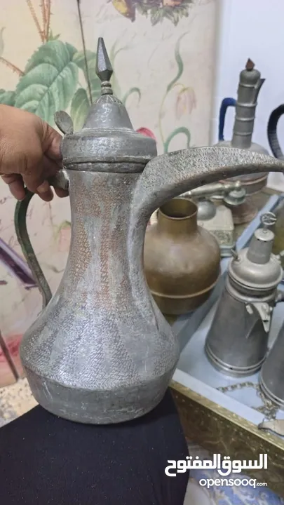 نشتري نشتري  جميع انواع الاثاث المستعمل والخرده والنحاسيات والتحف والانتيكات والكراكيب