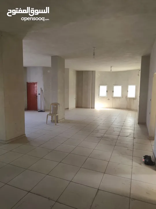 شقه سكنيه للبيع على الشارع العسكري