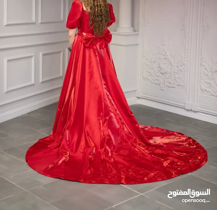 فستان احمر ملوكي جديد