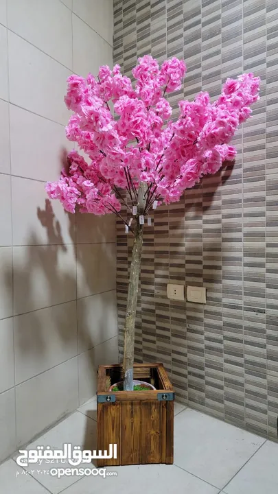 عشب صناعي (ترتان) وأشجار و ورد صناعي