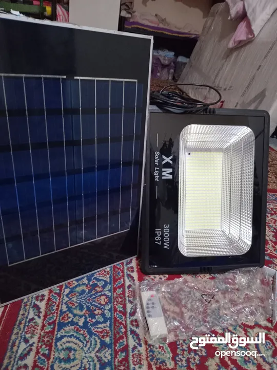 كشافات طاقة وعادى عالية الجودة بأنظمة لوحات شمسية لأماكن معدومةالتيار الكهربائى